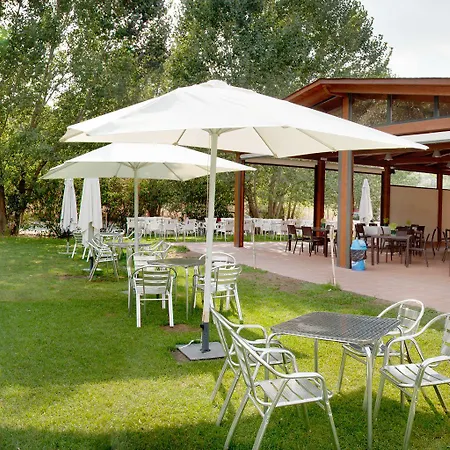 Balneario Valle Del Jerte منتجع