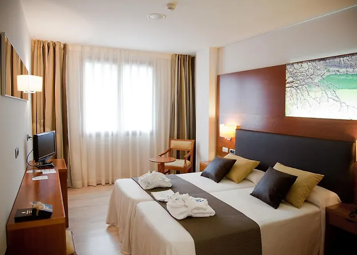 Balneario Valle Del Jerte منتجع